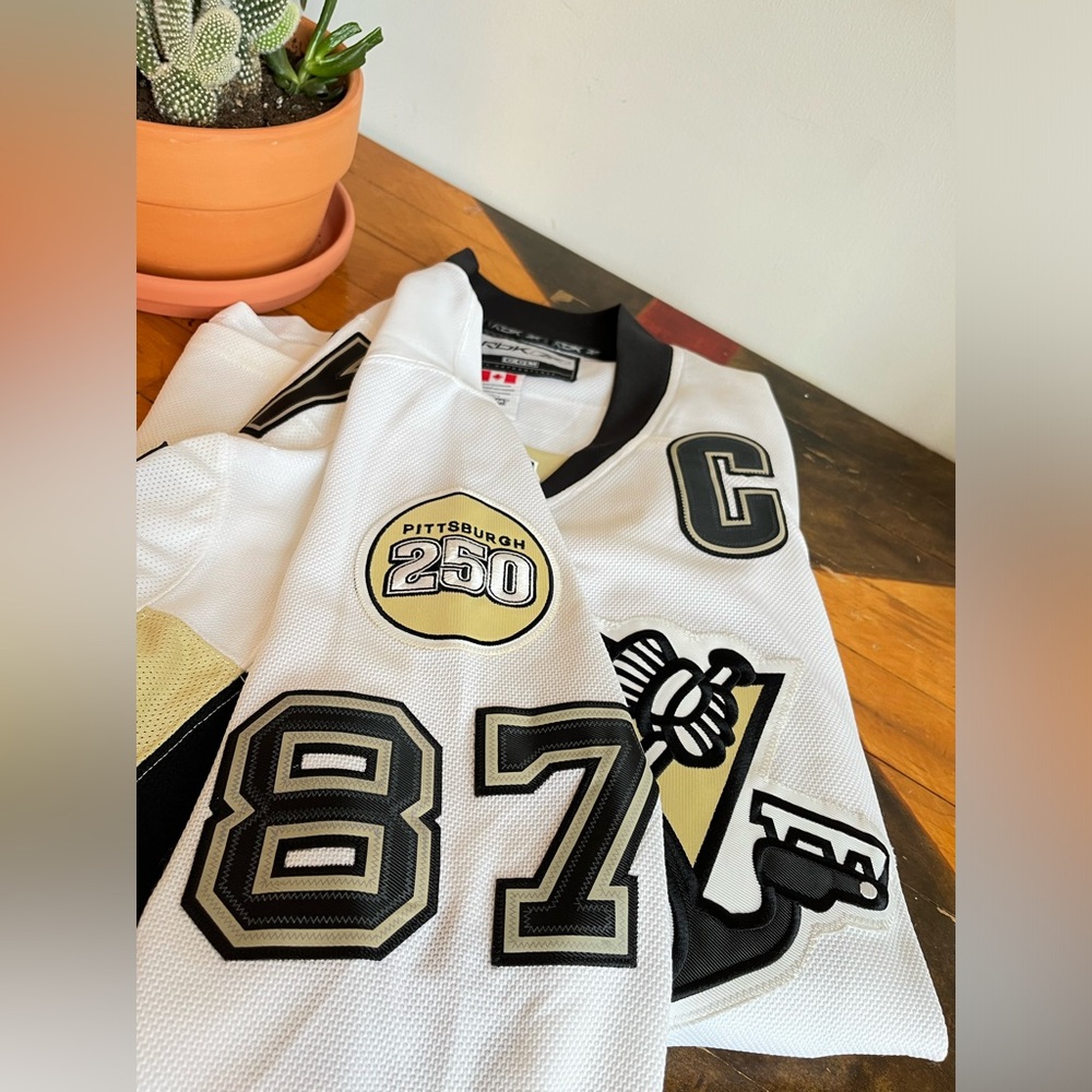 SIDNEY CROSBY PITTSBURGH PENGUINS NHL REEBOK CAPTAIN AWAY JERSEY